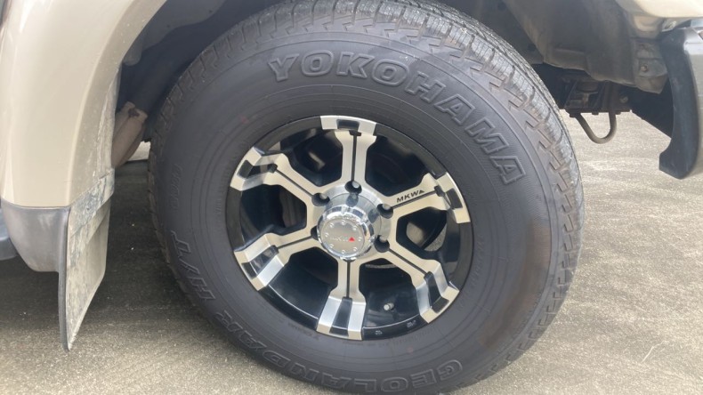 タイヤホイール前