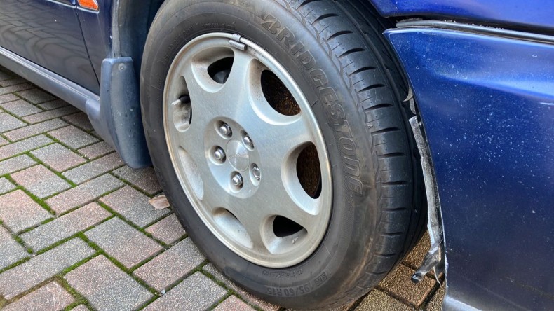 タイヤホイール前