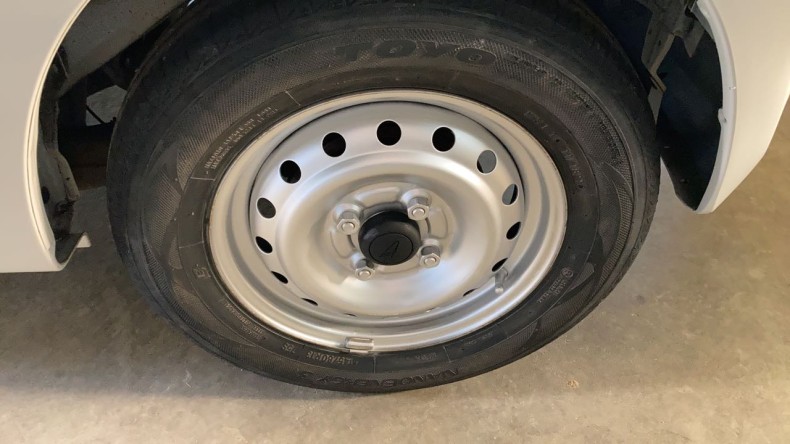 タイヤホイール前