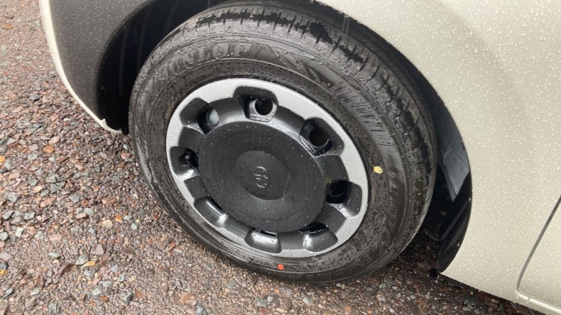 タイヤホイール前