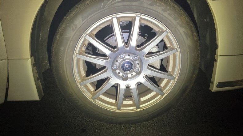 タイヤホイール前