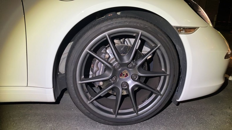 タイヤホイール前