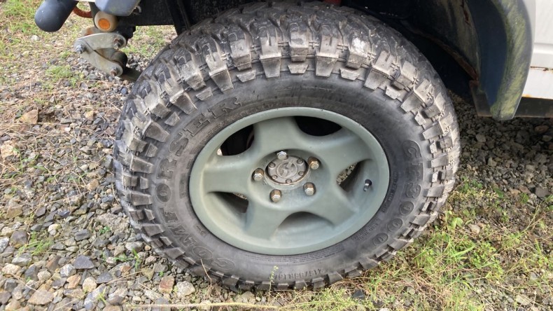 タイヤホイール前