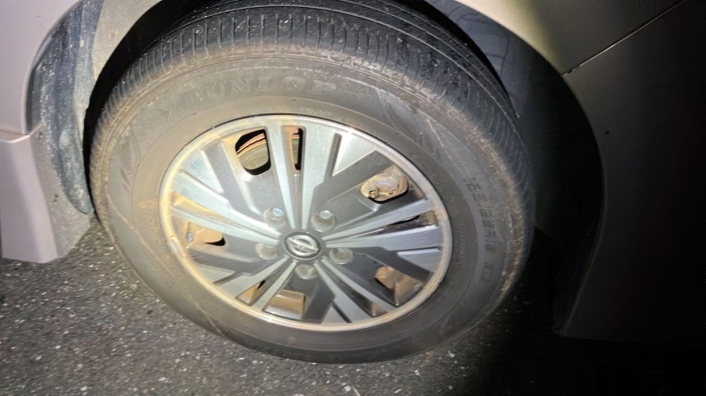 タイヤホイール前