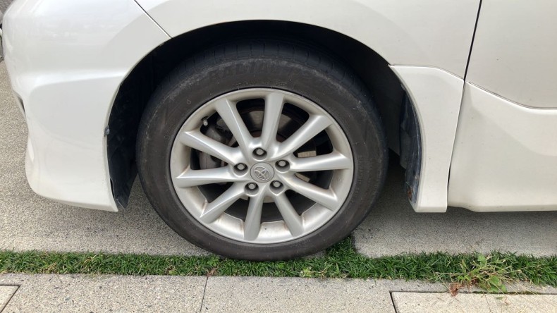 タイヤホイール前