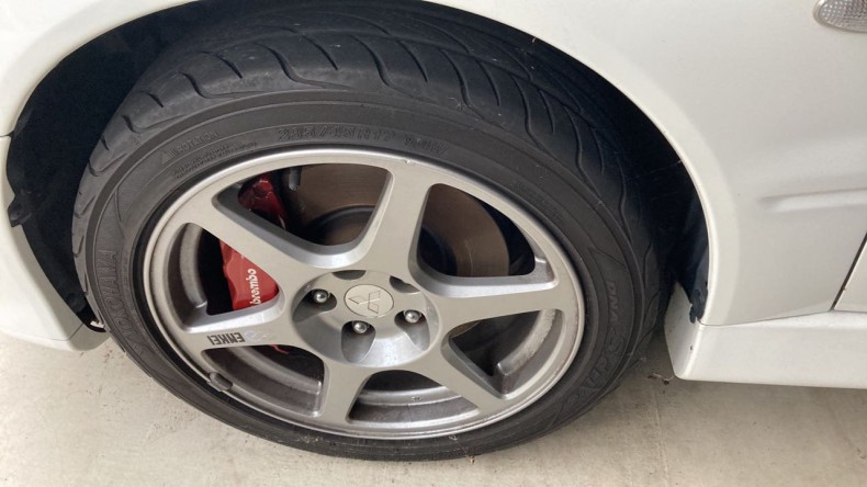 タイヤホイール前