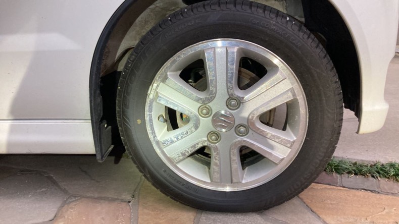 タイヤホイール前