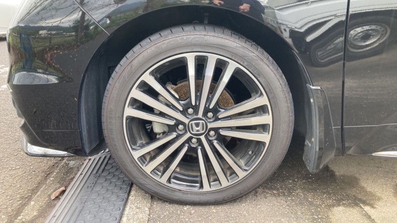 タイヤホイール前