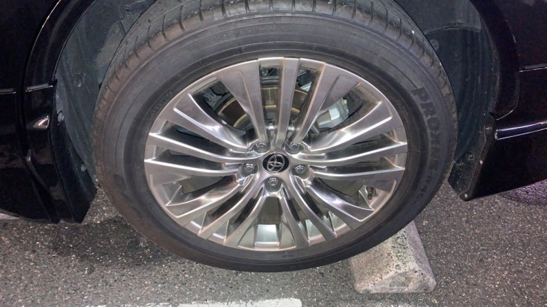 タイヤホイール前