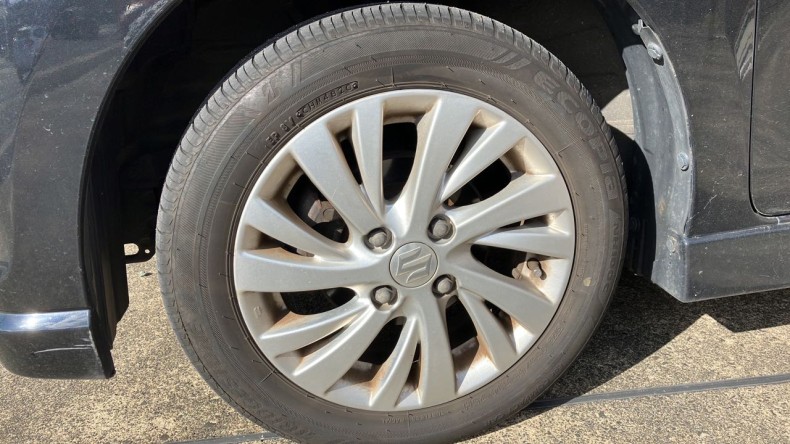 タイヤホイール前