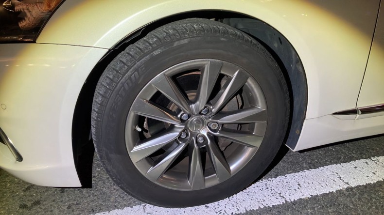 タイヤホイール前