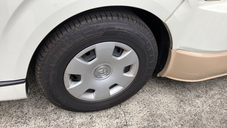 タイヤホイール前