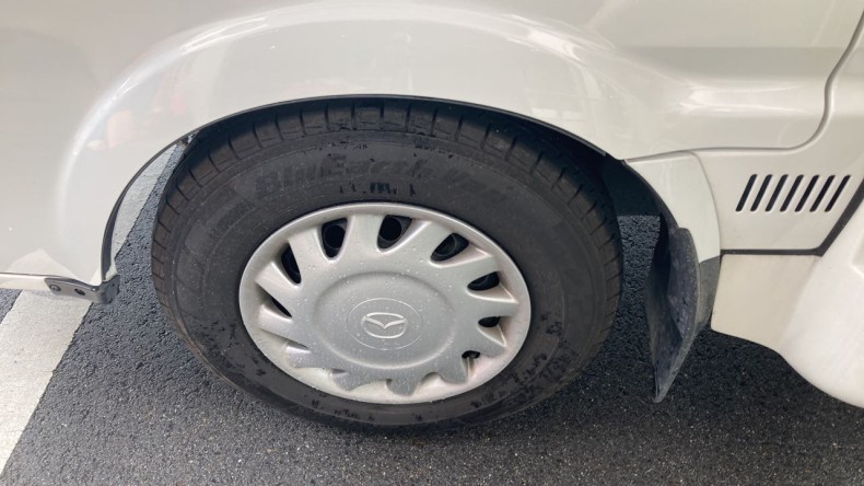 タイヤホイール前