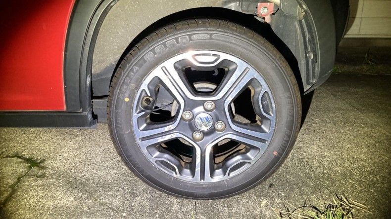 タイヤホイール前