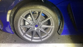 タイヤホイール前