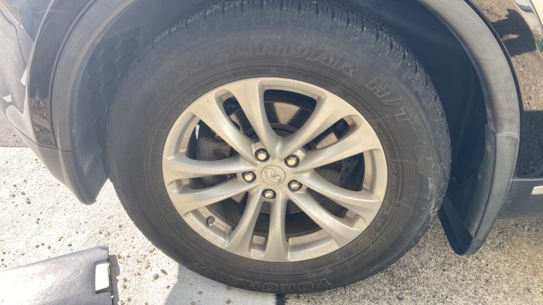 タイヤホイール前