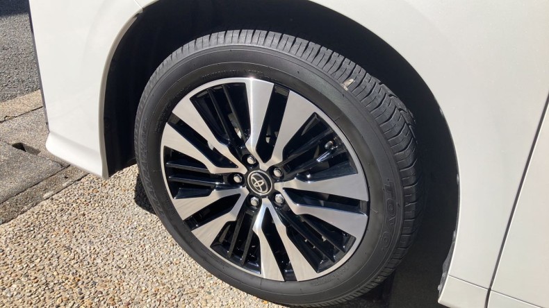 タイヤホイール前