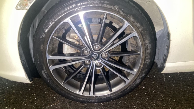 タイヤホイール前