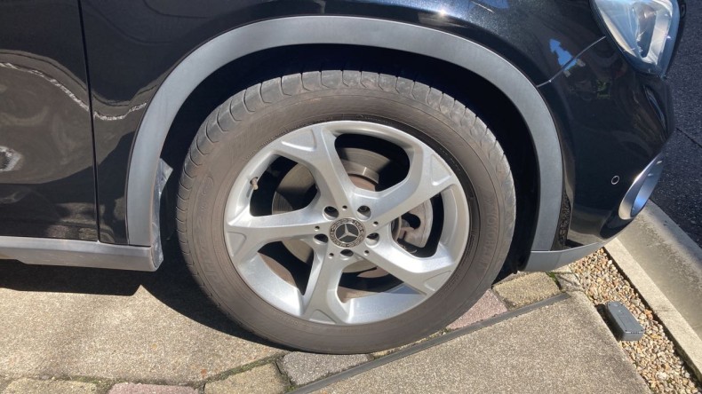 タイヤホイール前