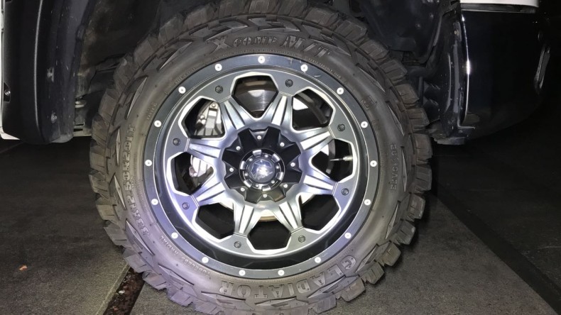 タイヤホイール前