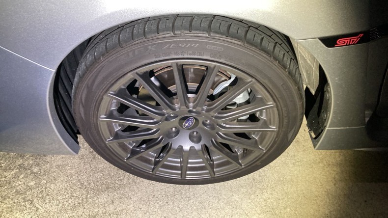 タイヤホイール前