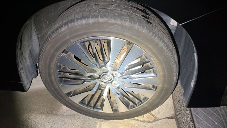 タイヤホイール前