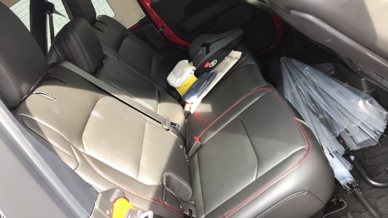 内装後方シート