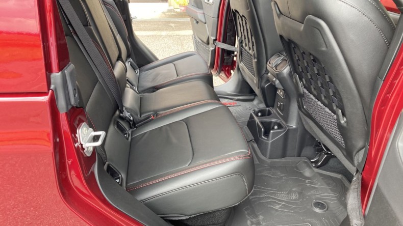 内装後方シート