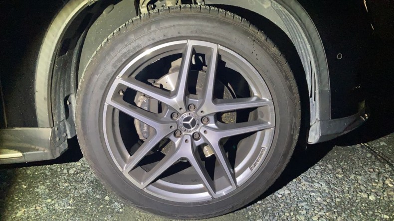 タイヤホイール前