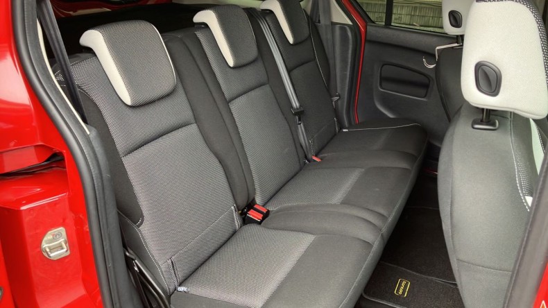 内装後方シート