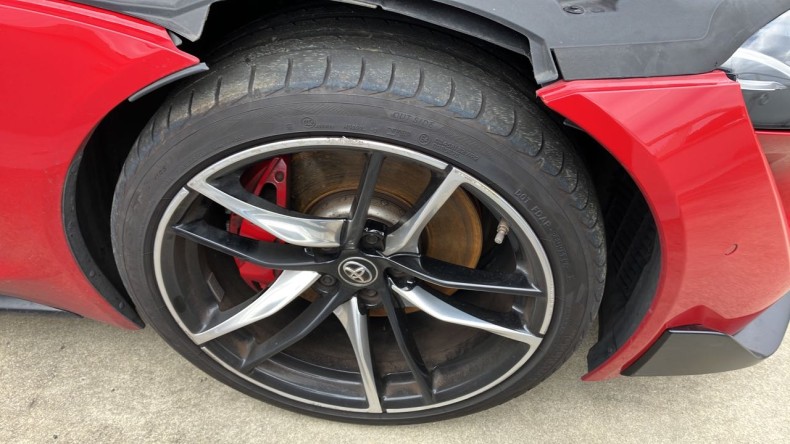 タイヤホイール前