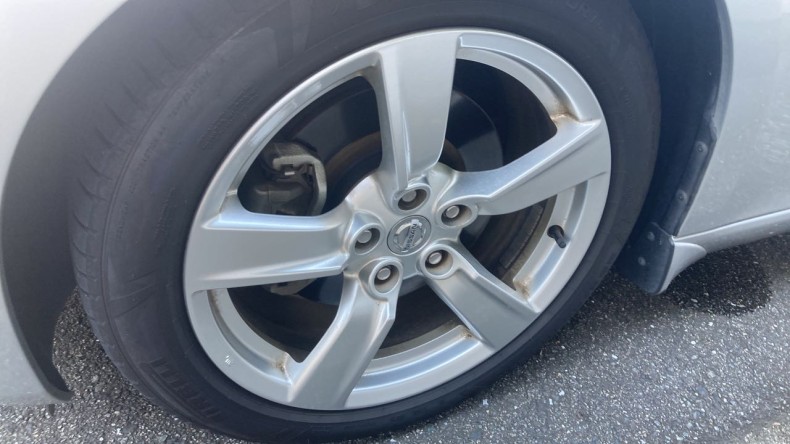 タイヤホイール前