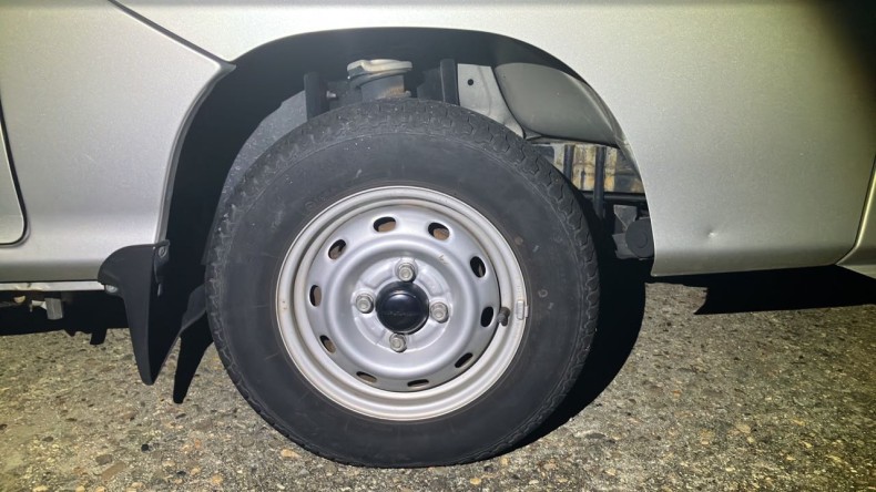 タイヤホイール前