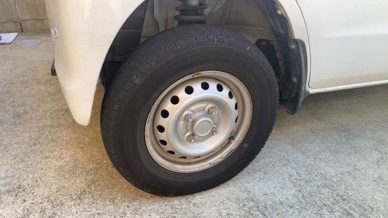 タイヤホイール前