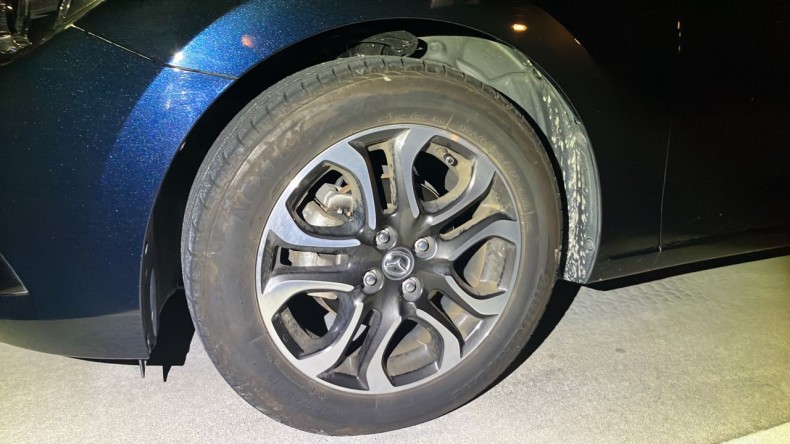 タイヤホイール前