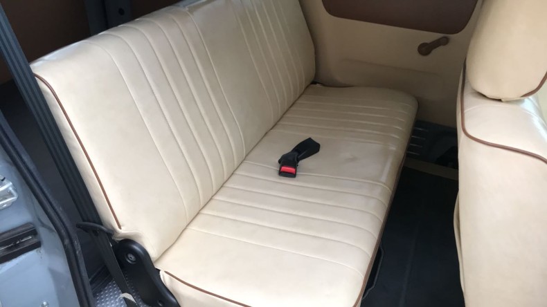 内装後方シート