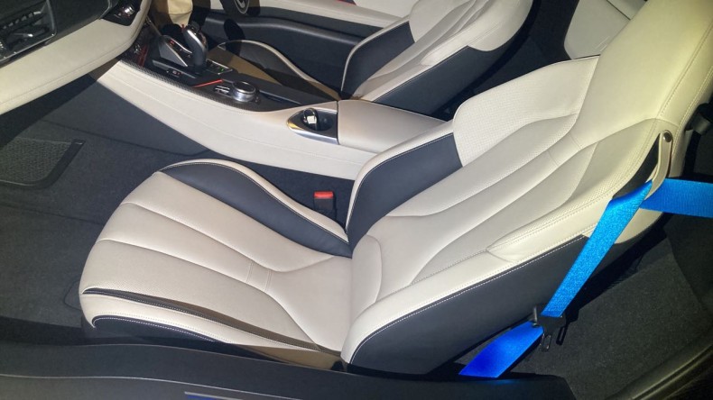 内装後方シート