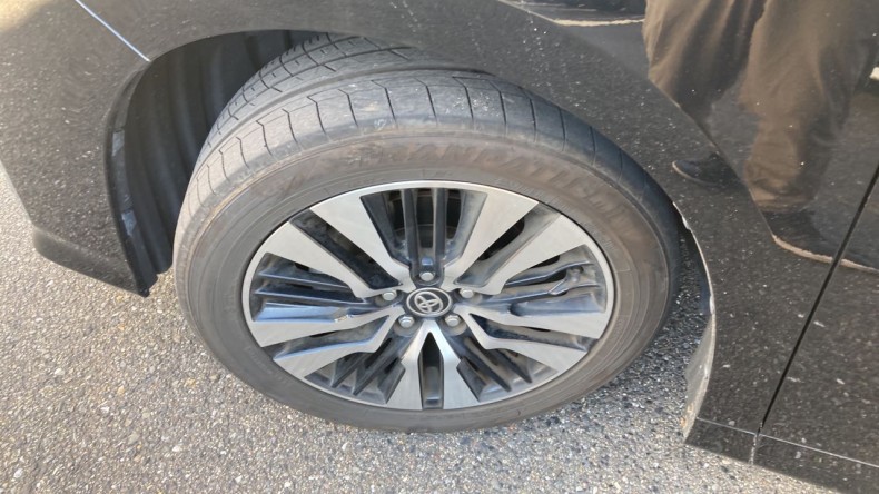 タイヤホイール前