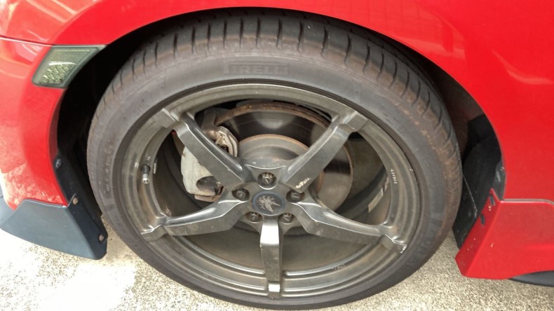 タイヤホイール前