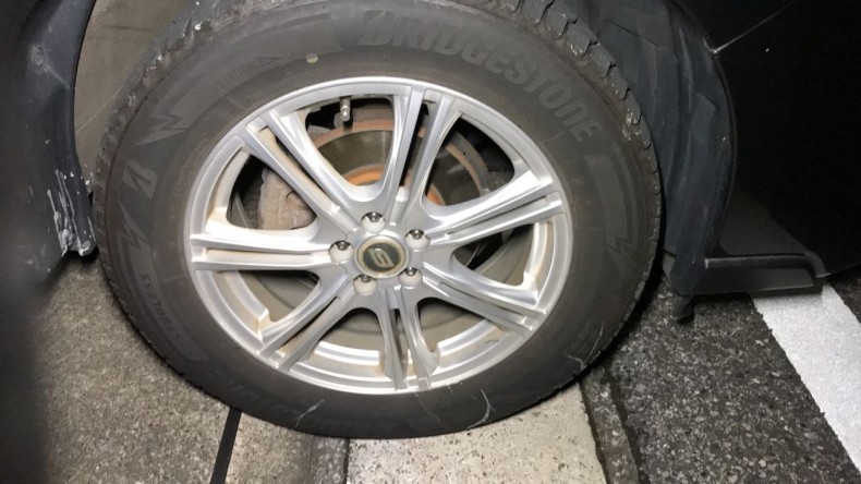 タイヤホイール前