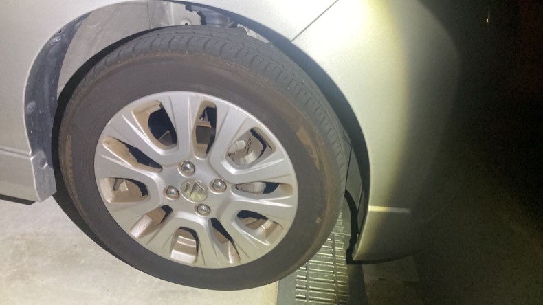 タイヤホイール前
