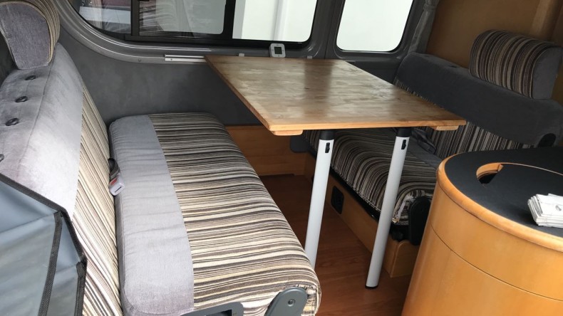 内装後方シート