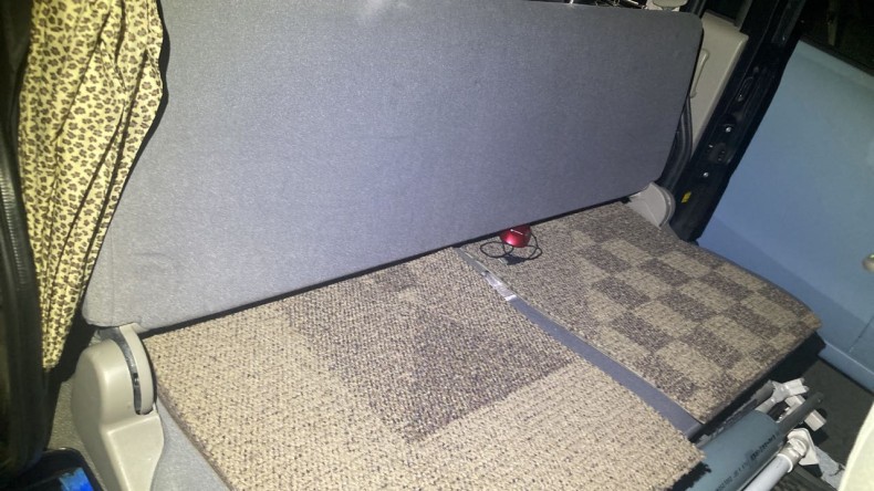 内装後方シート