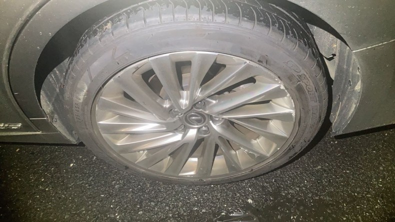 タイヤホイール前