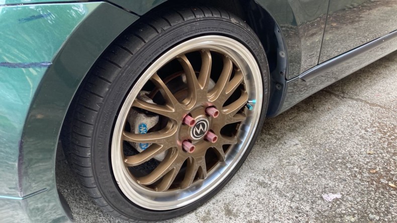 タイヤホイール前