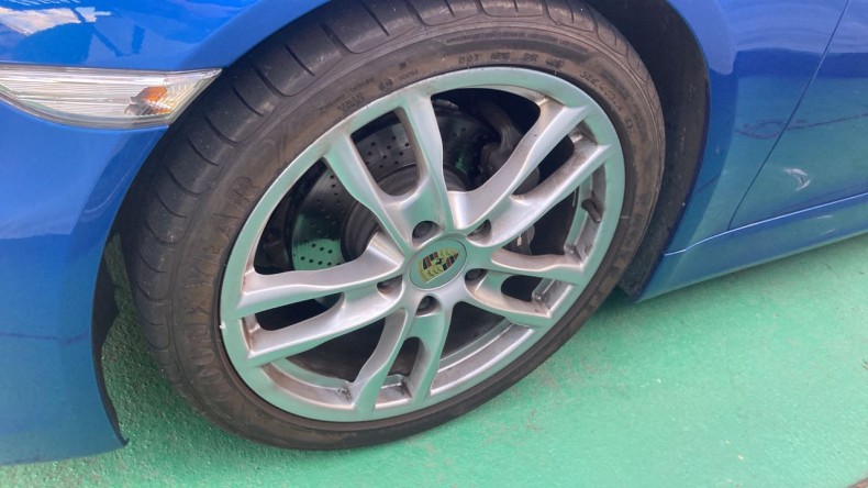 タイヤホイール前