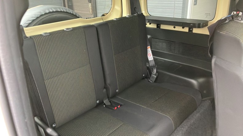 内装後方シート