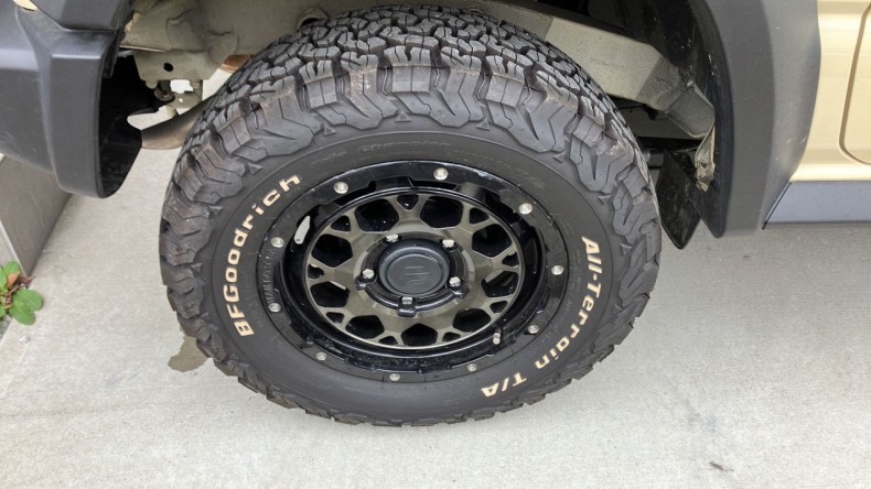 タイヤホイール前