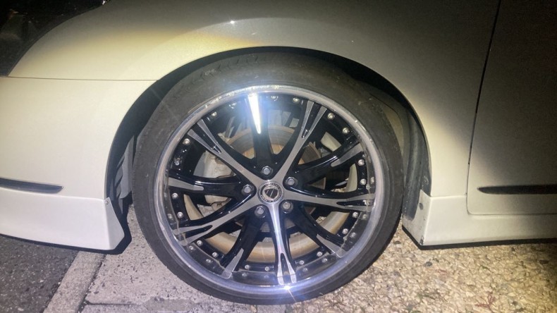 タイヤホイール前