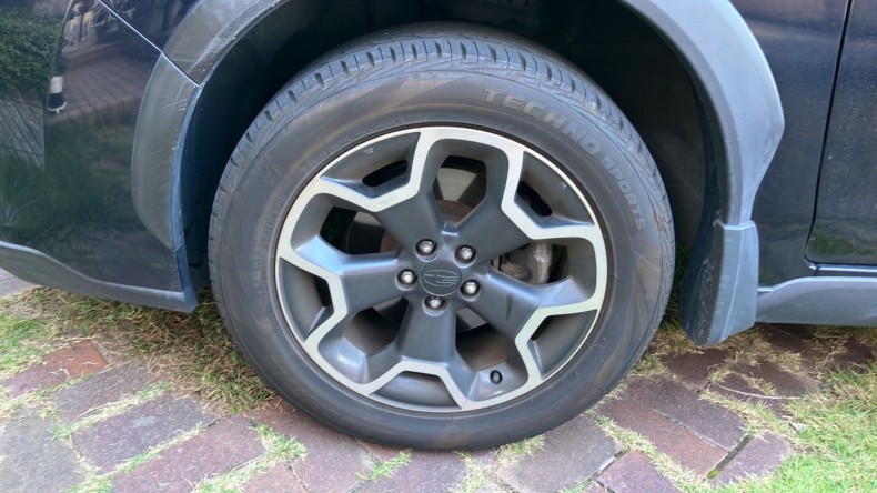 タイヤホイール前